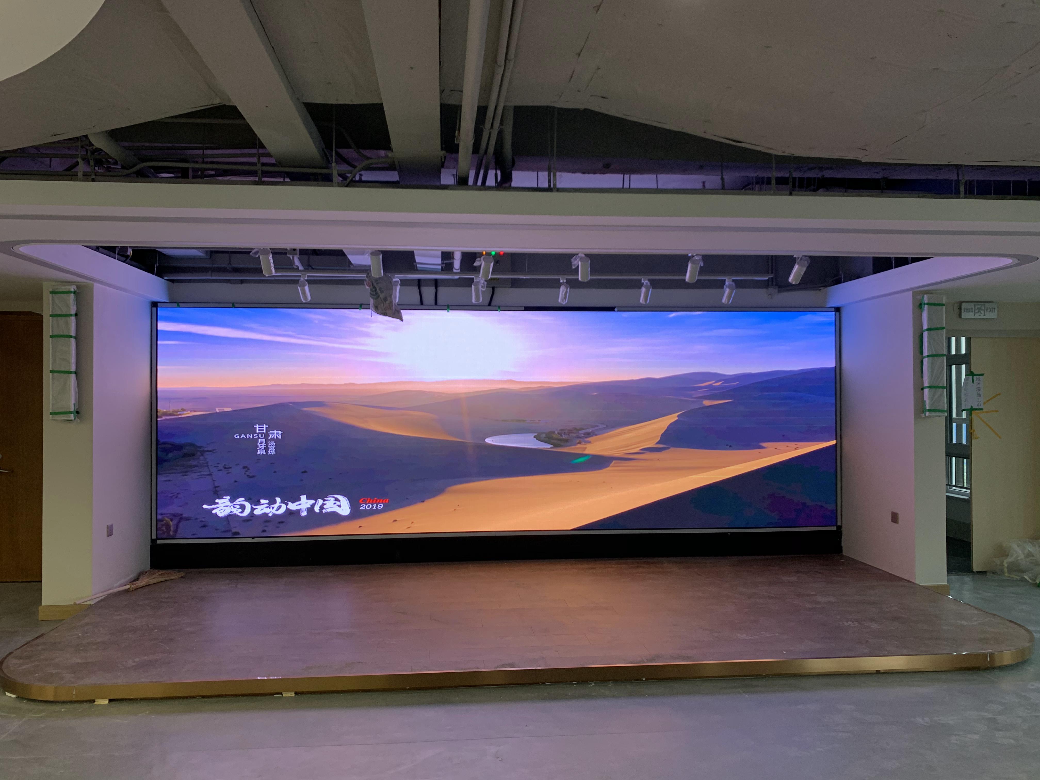 文旅項(xiàng)目中，戶(hù)外LED顯示屏如何與燈光秀、互動(dòng)裝置結(jié)合打造沉浸式體驗(yàn)？