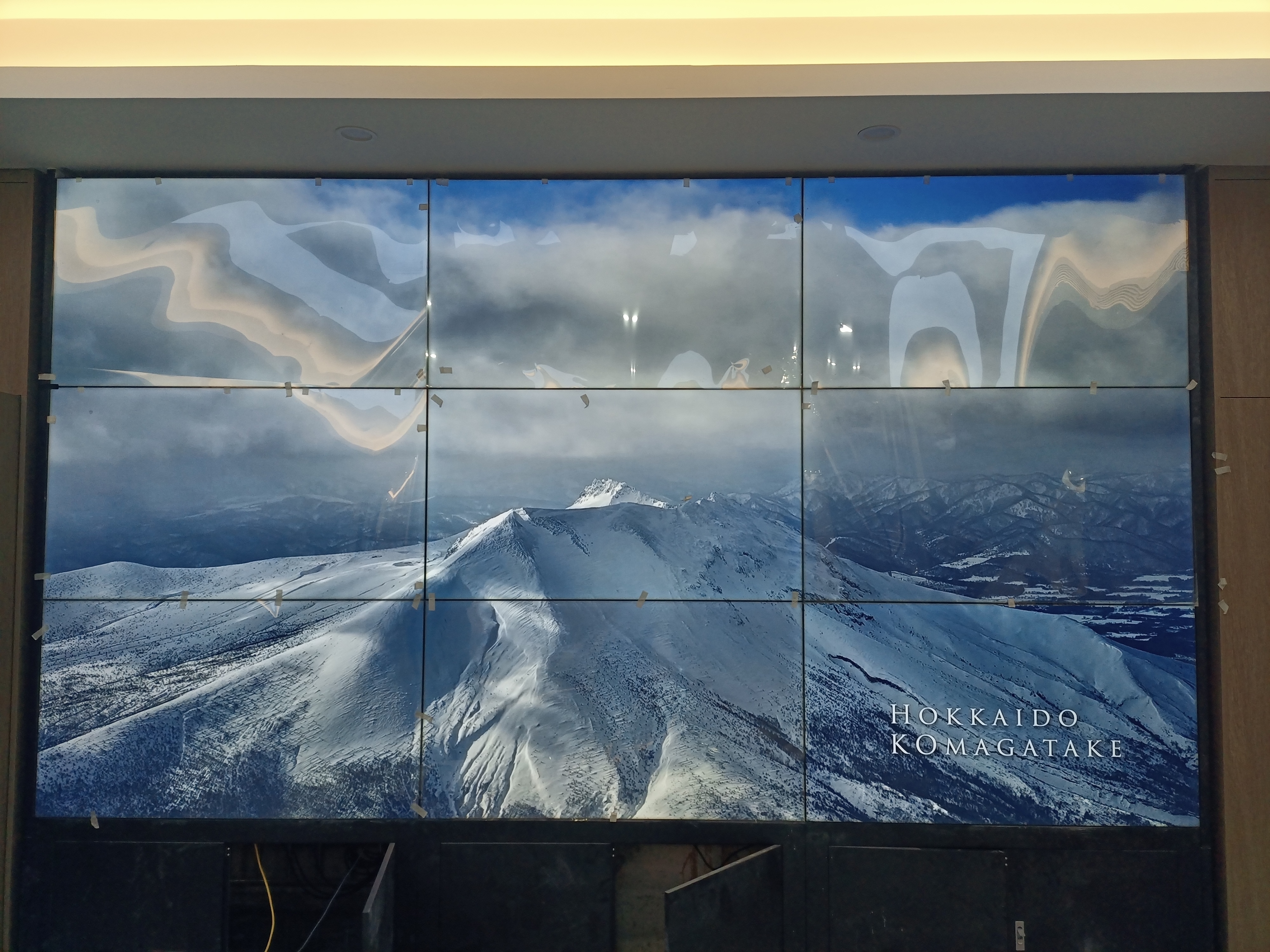  “LED廣告機(jī)裝在門(mén)店左手邊還是右手邊？消費(fèi)者動(dòng)線(xiàn)黃金位選取法”