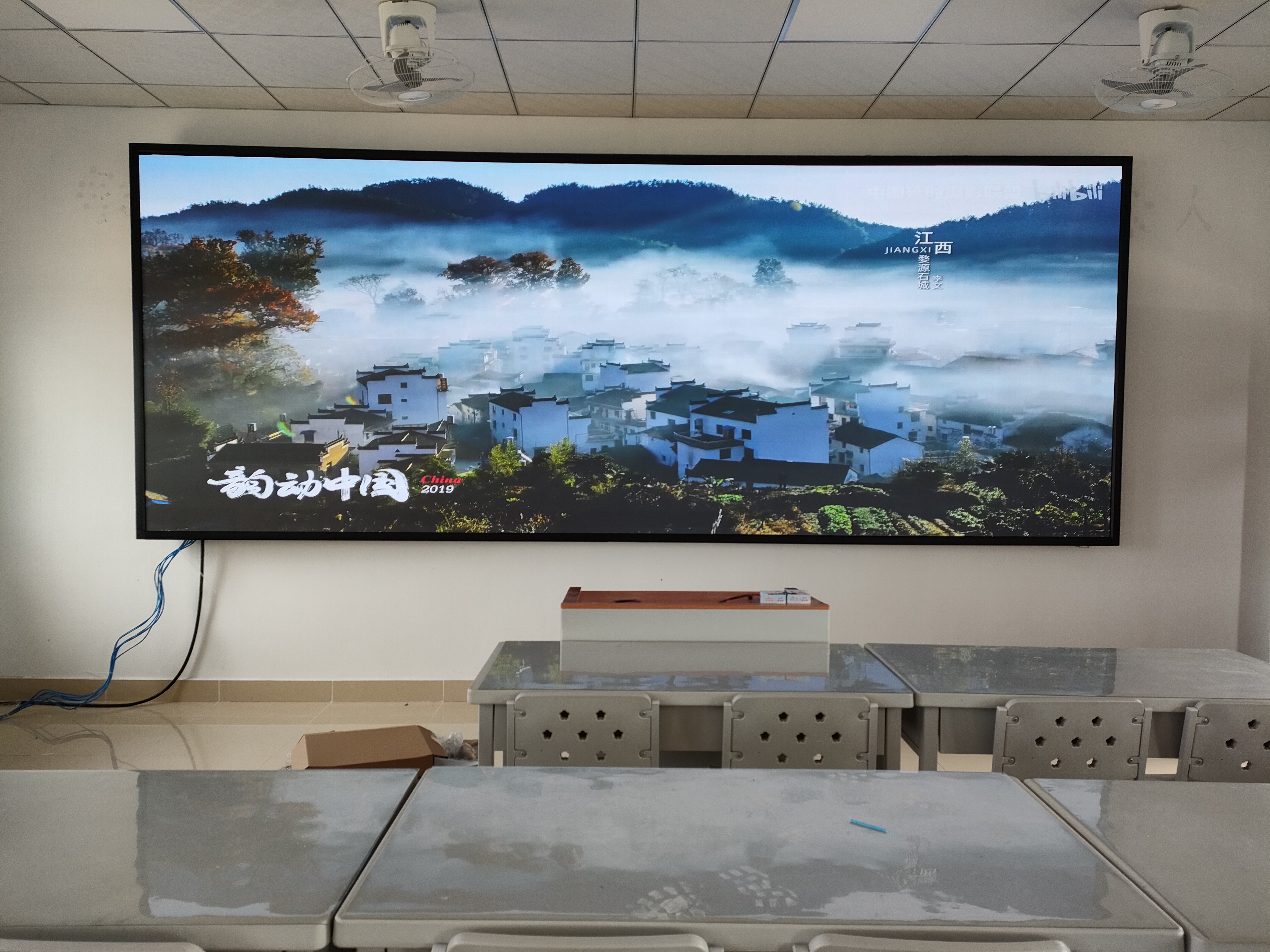 安裝戶外LED大屏時，怎樣設計結構才能既保證穩(wěn)定性又降低風阻？